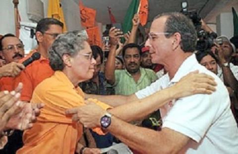 La présidente du parti MRS, Dora María Téllez (à gauche), avec le banquier multimillionnaire d'extrême droite Eduardo Montealegre (à droite).