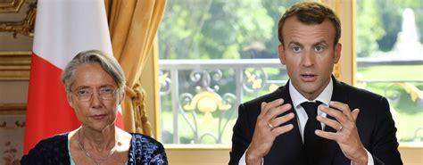 Macron devant Borne